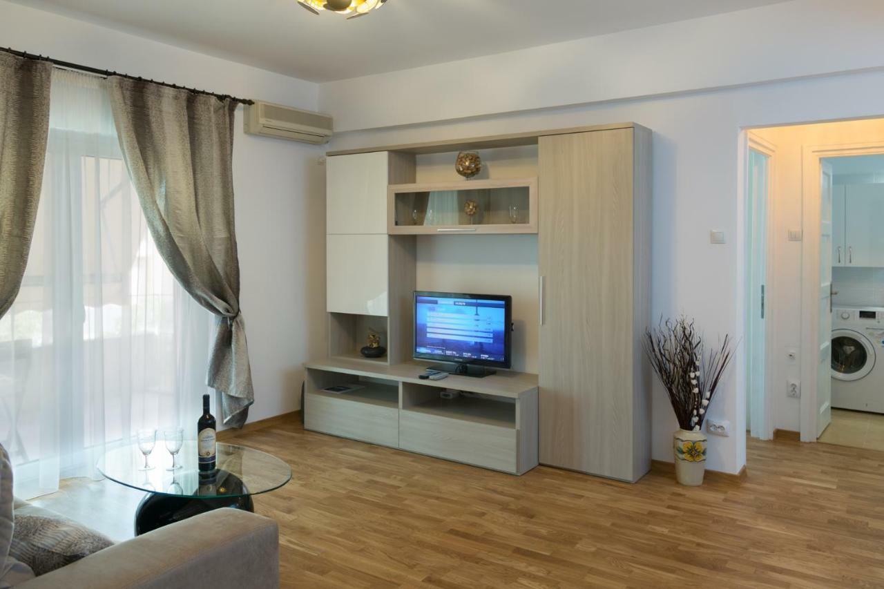 Central Luxury Flat With Terrace - Adela Accommodation - Ideal For Long Stays Bucharest Exterior photo